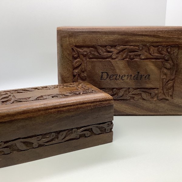 Rosewood Ivy Urn